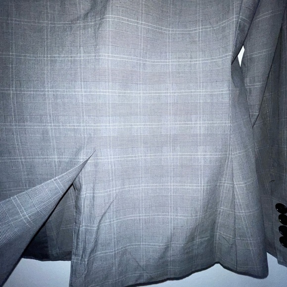 FLASH SALE/4th SALE ❤️🤍💙 John Varvatos Grey Plaid Blazer - Picture 3 of 7